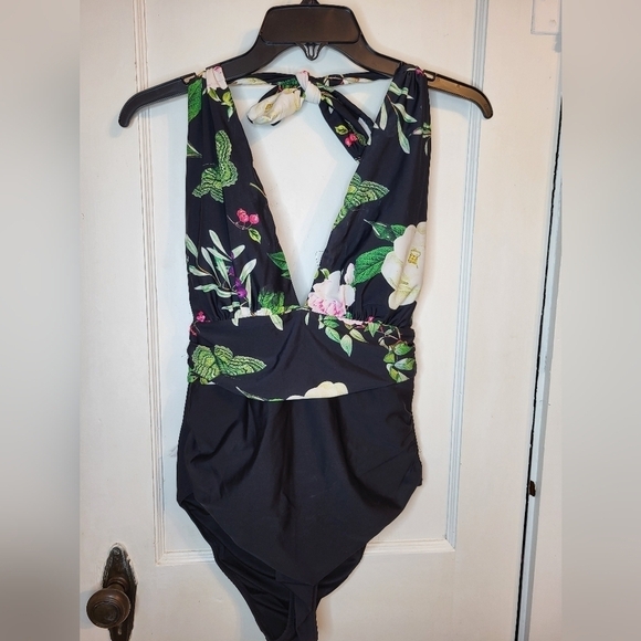 Cupshe Med halter top floral Deep plunge swim - Picture 13 of 15